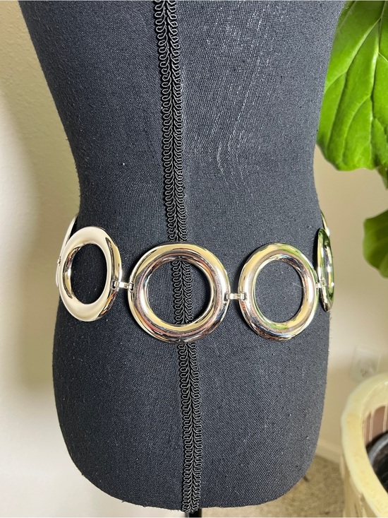 ESCADA Women’s Large Circle Shiny Silver Tone Metal Chain Link Belt main image 10